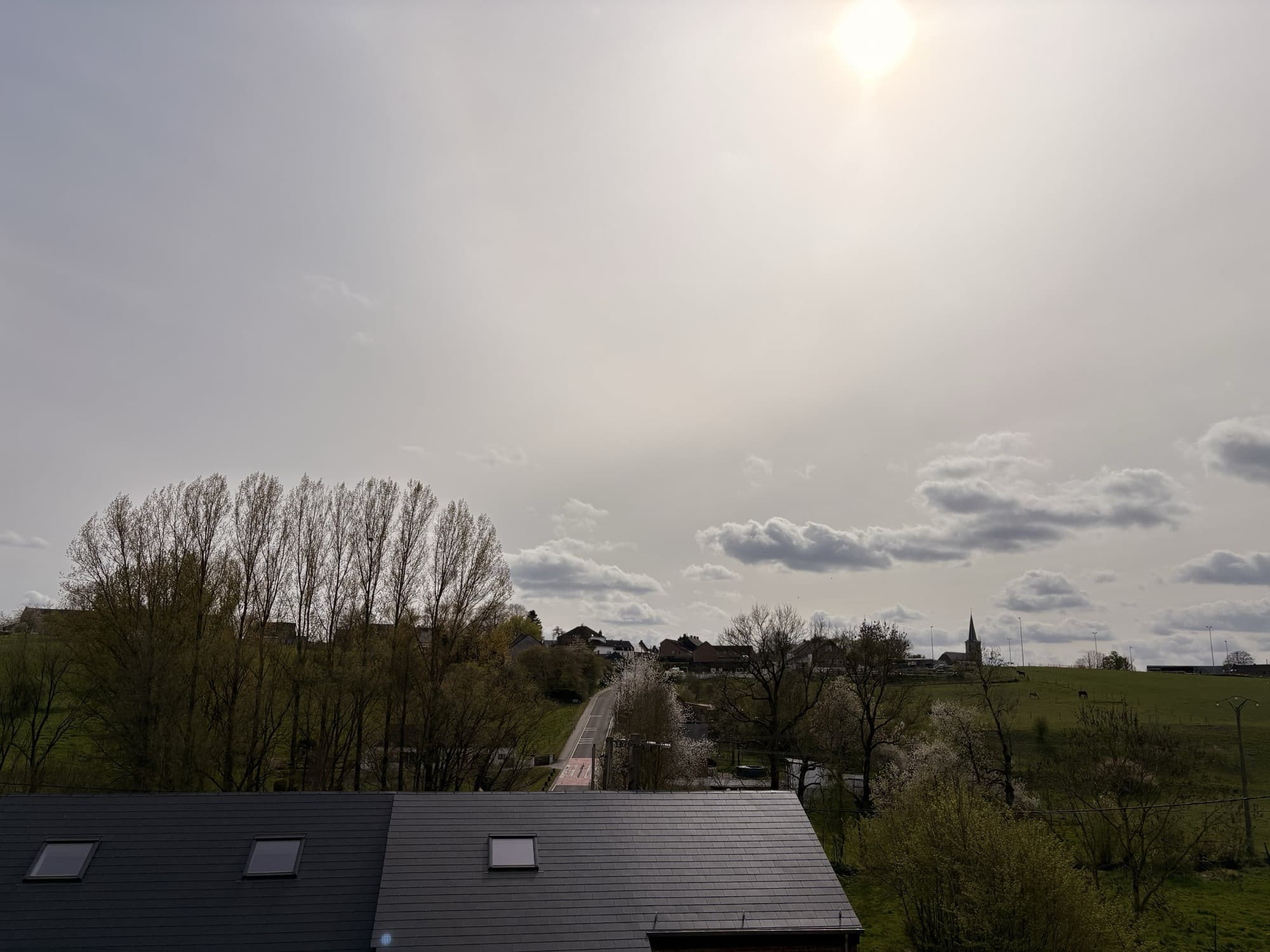 Vue sur la campagne depuis le toit de la fermette