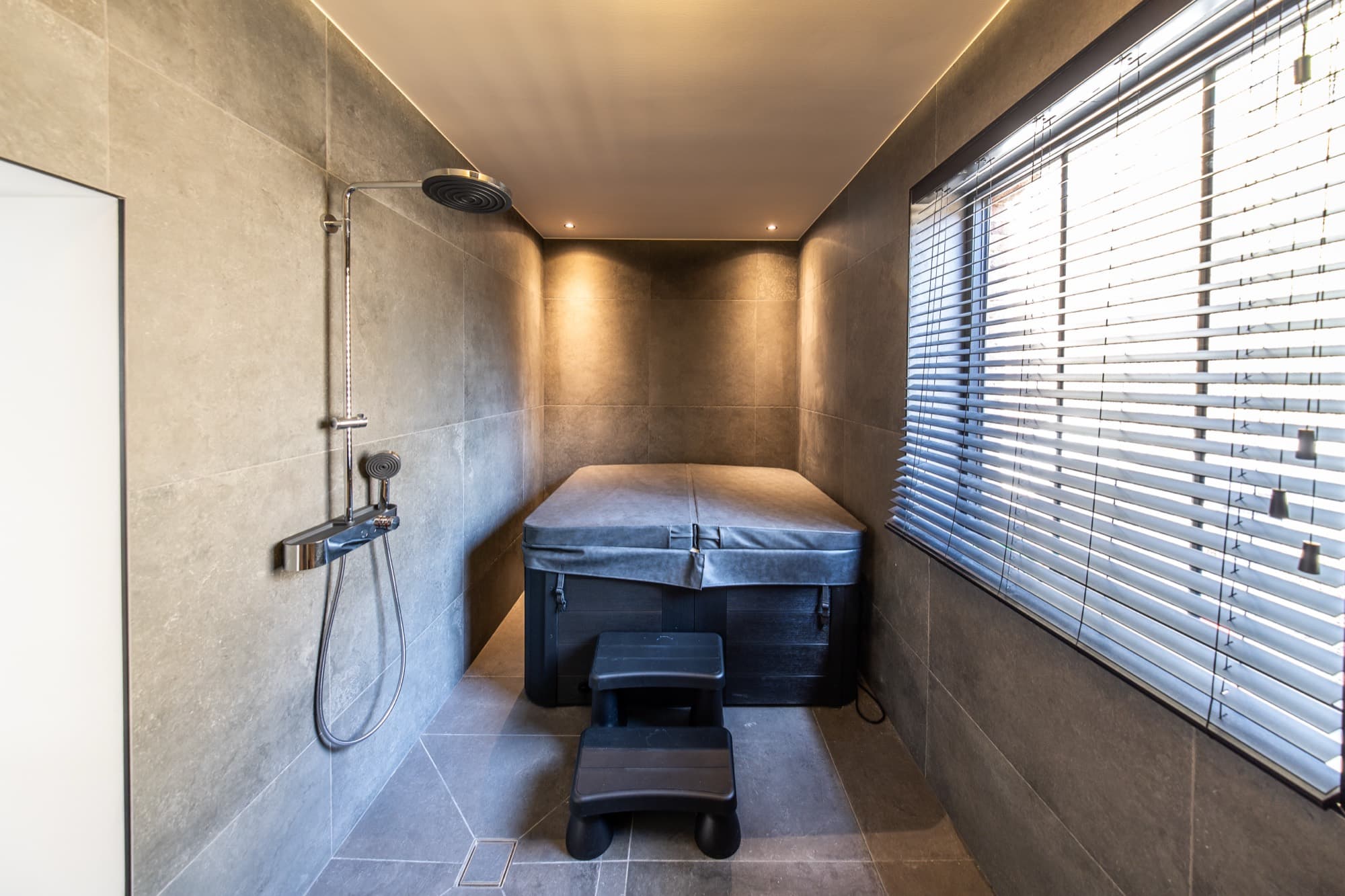 Bain jacuzzi bouillonnant pour une déconnexion totale
